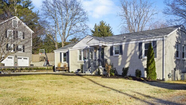 Building Photo - 307 Avondale Dr