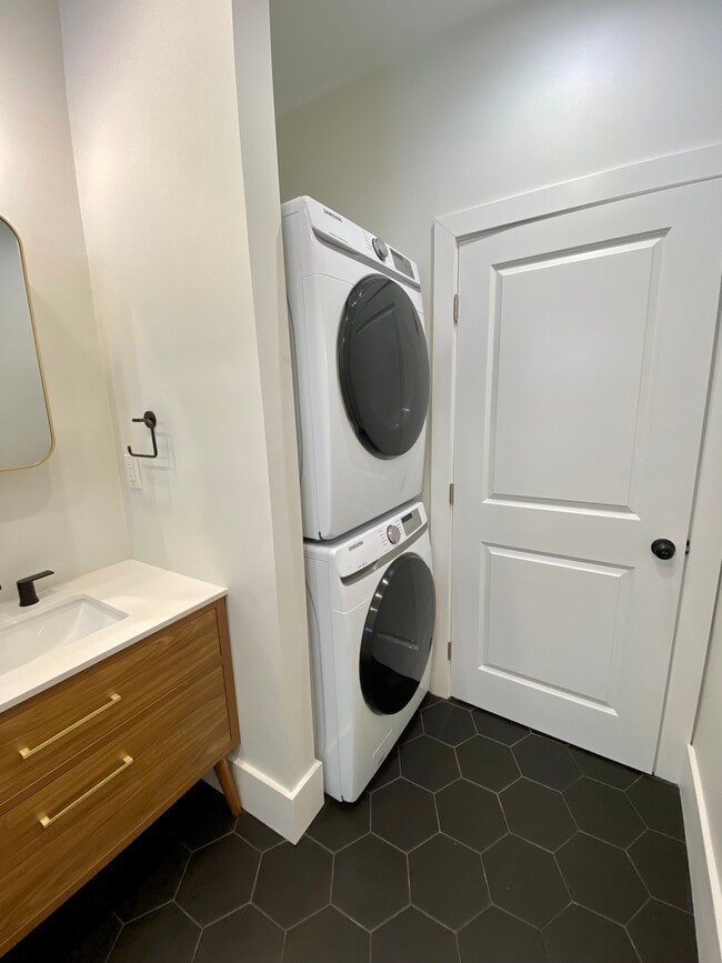 Building Photo - 3705 Arlington Ave