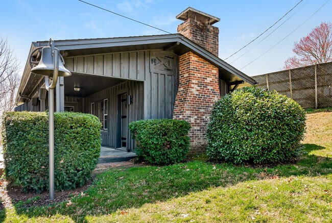 Building Photo - 316 Poplar Hill Ln