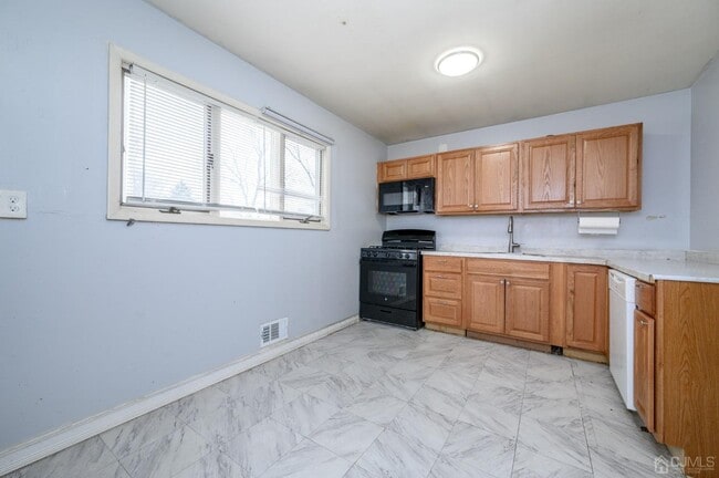 Building Photo - 186 Central Ave