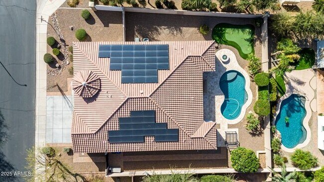 Building Photo - Stunning 4 bedroom, 3 bathroom home in the...