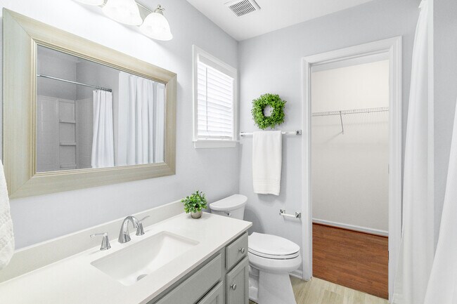 Building Photo - 558 Calen Ln
