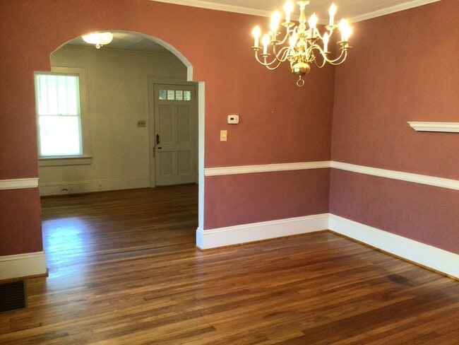 Building Photo - Charming 1920s Bungalow Near Five Points – Available Now!