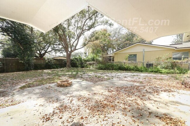 Building Photo - 858 Bishop Dr