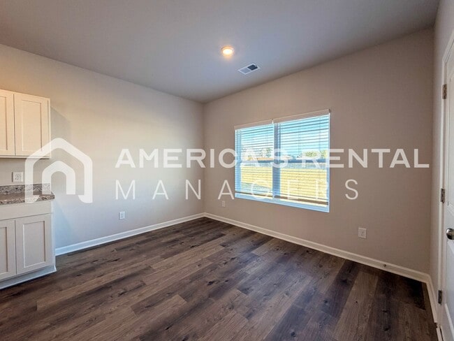 Building Photo - Spacious Two Story Home with Loft!