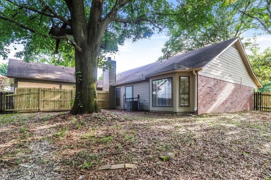 Building Photo - 6708 Henredon Dr