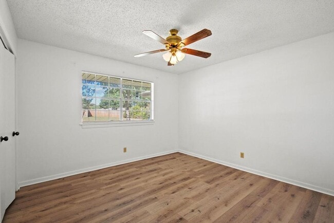 Building Photo - Charming 3-Bedroom Home with Garden Oasis