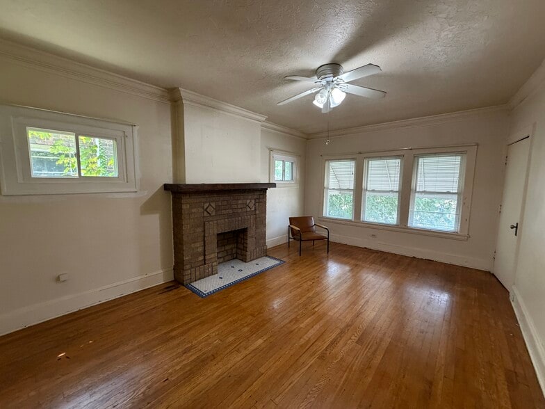 Building Photo - 1357 Phelps Ave