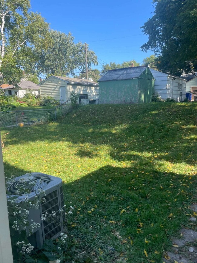Building Photo - Charming 4-Bedroom Single Family Home on C...