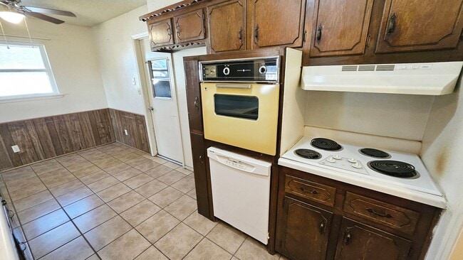 Building Photo - Charming 3-Bedroom Home in the Moore School District