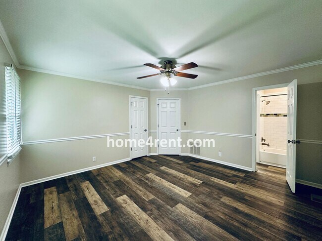 Building Photo - Wonderful Three Bedroom Olathe Home in a Q...