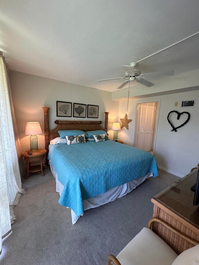 Building Photo - 1221 Hillsboro Mile