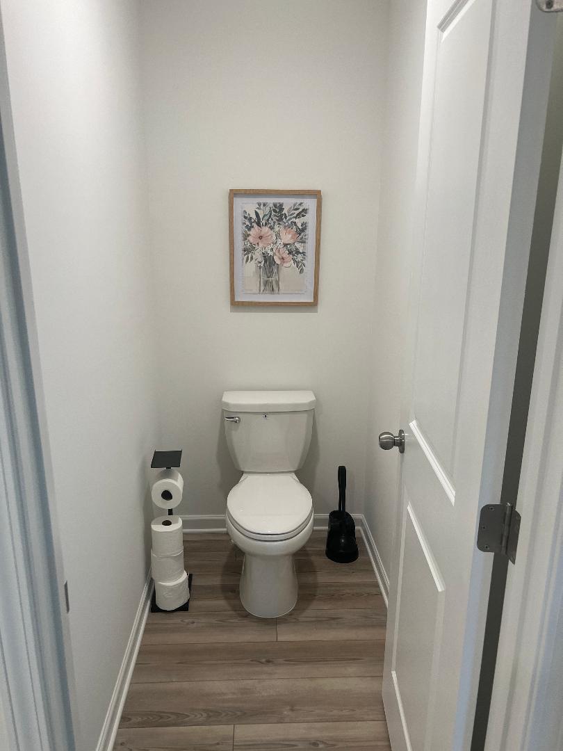 Master Toilet - 152 Rivulet Dr