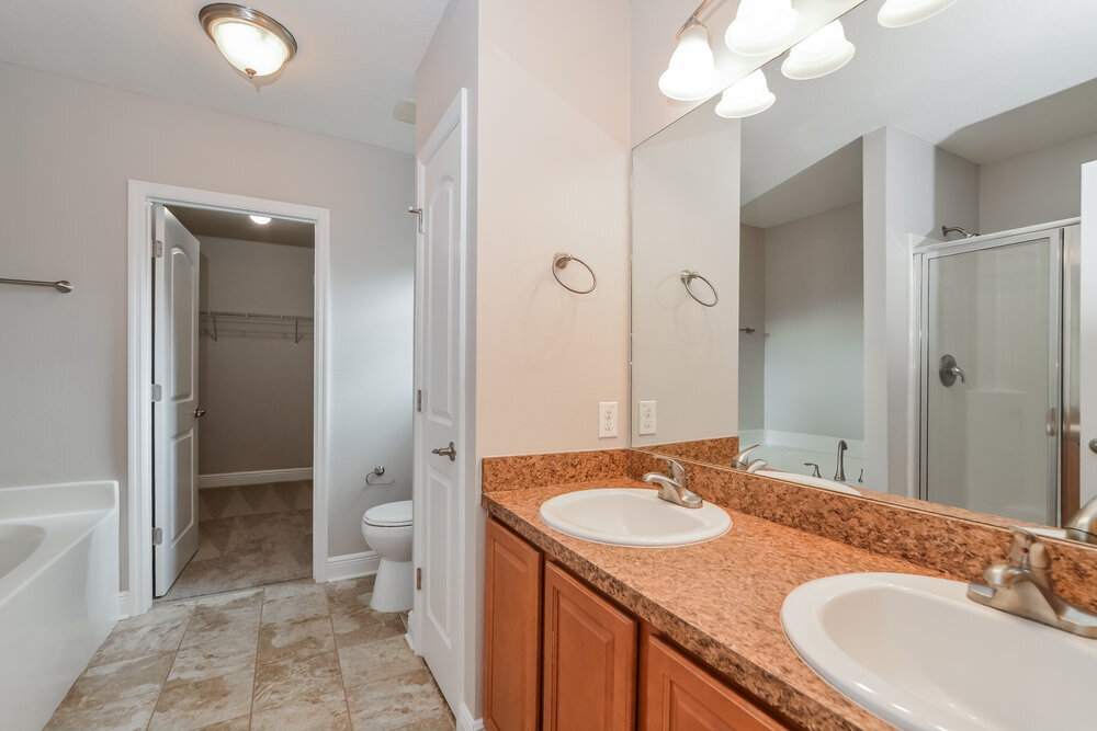 Building Photo - 1705 Southern Oak Loop