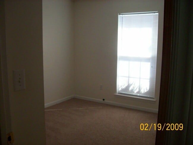 Building Photo - 3 Bedroom, 2.5 Bath Home