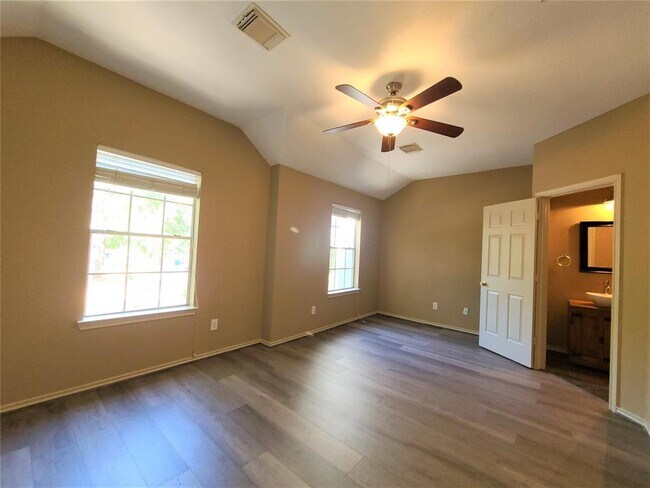 Building Photo - 138 S Walden Elms Cir