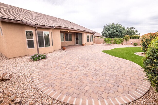 Building Photo - Executive home in The Estates at Holiday! ...