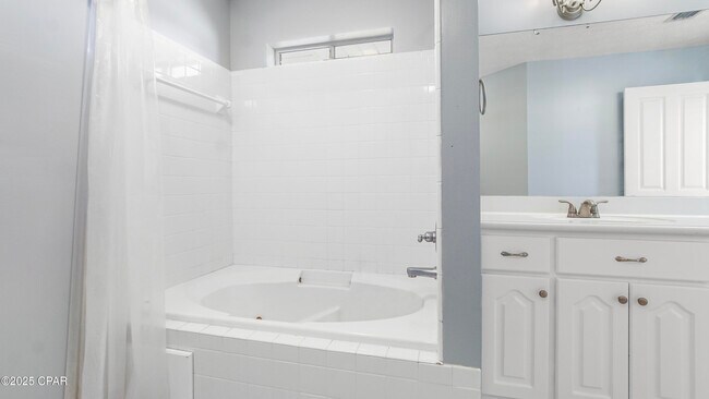 Building Photo - 4806 McCall Ln