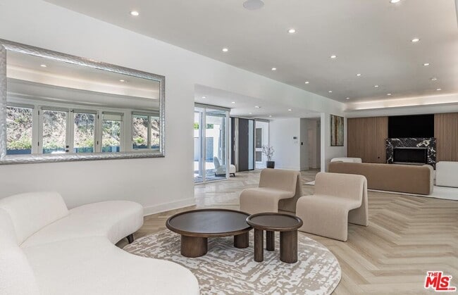 Building Photo - 502 Evelyn Pl