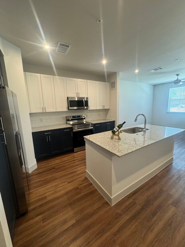 Primary Photo - 615 E Foster Crossing Rd