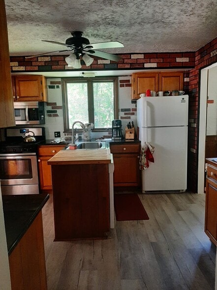 Building Photo - 75 Briar Ln
