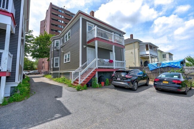 Building Photo - 287 Medford St