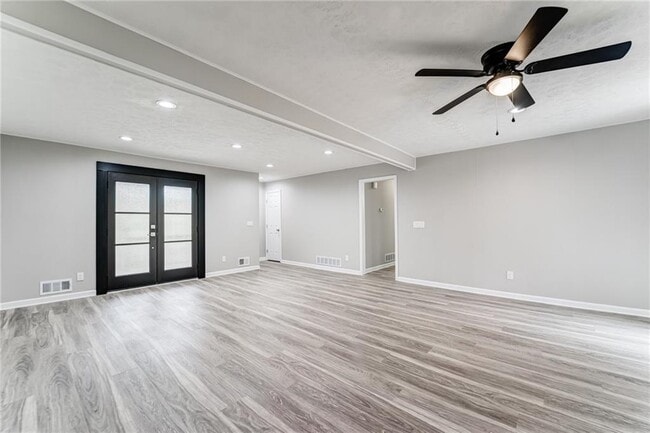 Building Photo - 770 Pine Lake Dr NW