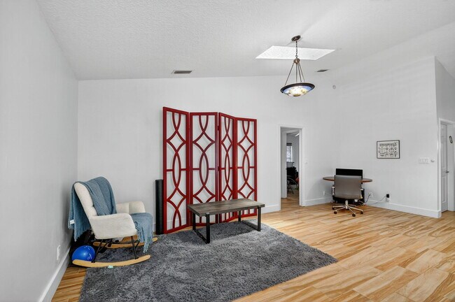 Building Photo - 2700 Yarmouth Dr