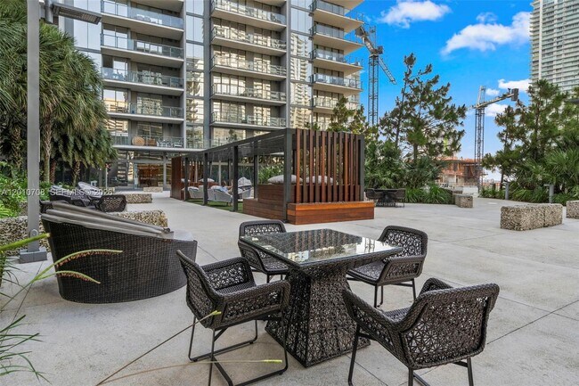 Building Photo - 88 SW 7th St