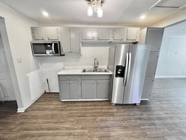 Building Photo - 324 Harrell St