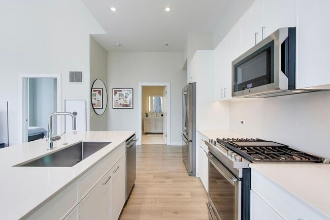 Building Photo - 14 W Superior St