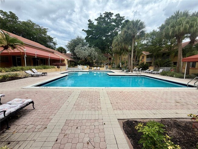 Building Photo - 1012 Coral Club Dr