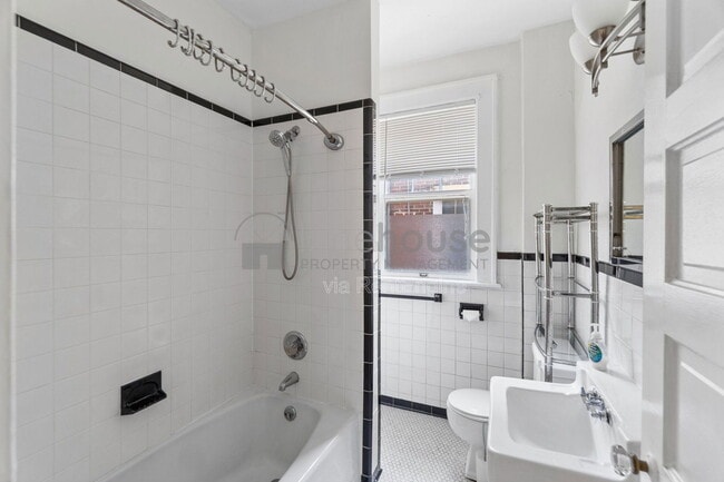 Building Photo - 1706 Hampton Blvd