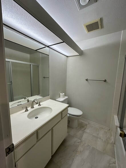 Building Photo - 8828 Pershing Dr