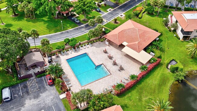 Building Photo - 9268 Vista Del Lago