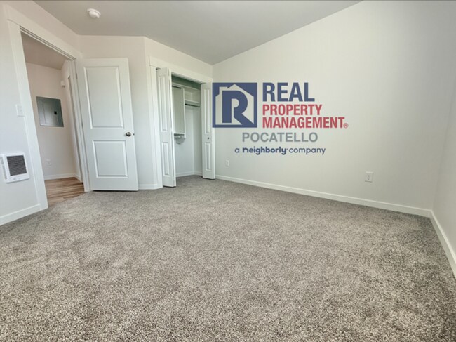 Building Photo - 5405 Park Lawn Dr