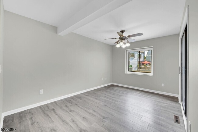 Building Photo - 8 Delbarton Ct