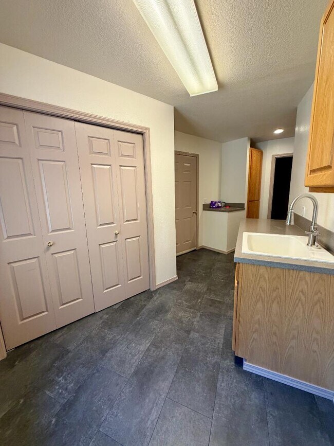 Building Photo - 61171 Minaret Cir