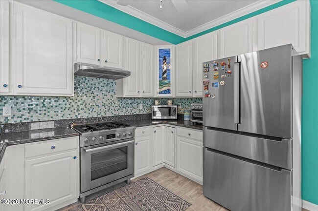 Building Photo - 297 Bayview Ave