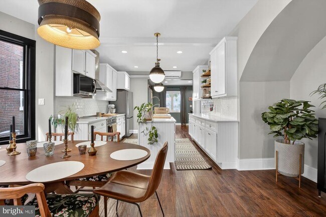 Building Photo - 4315 Lauriston St