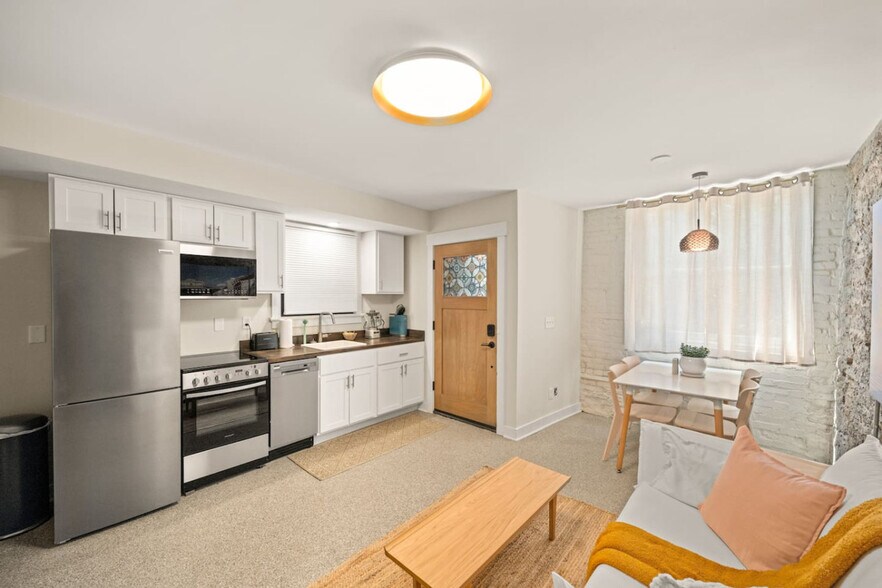 Building Photo - 1918 Vine St