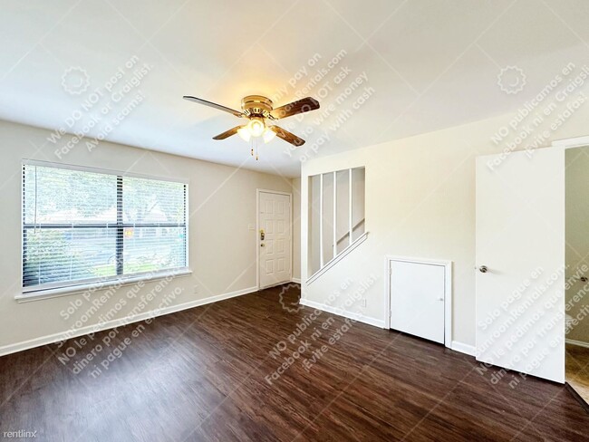 Building Photo - 2 br, 1.5 bath 4plex - 1026 Fabulous Dr D D