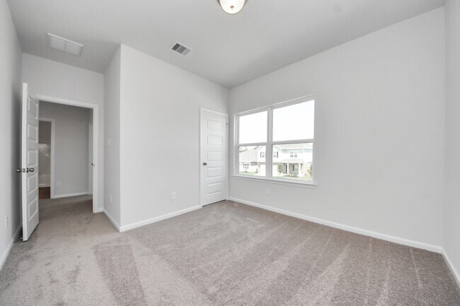 Building Photo - 2715 Crested Creek Ln