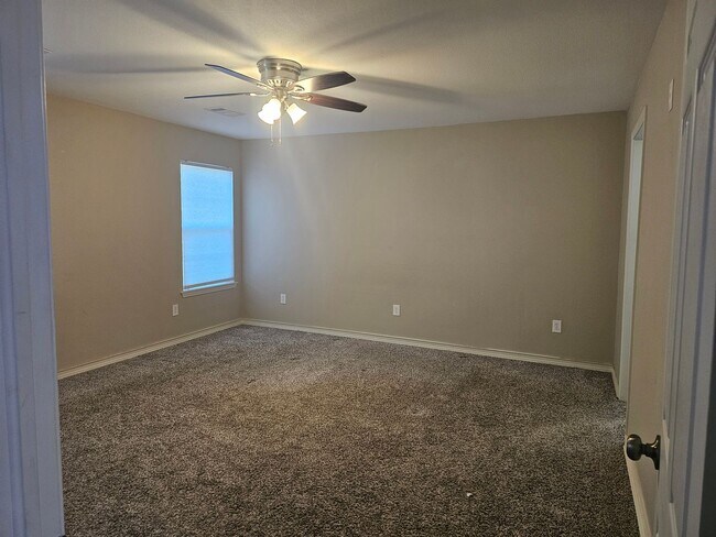 Building Photo - Beautiful 3 Bed 2 Bath Home on 2.5 Acres f...