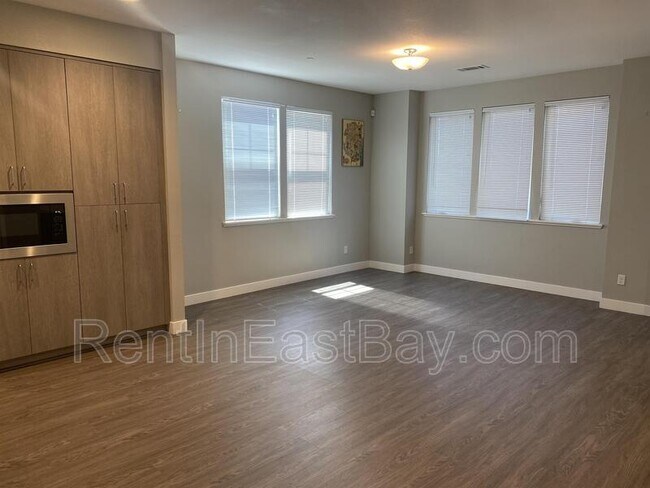Building Photo - 3618 Brookdale Ave