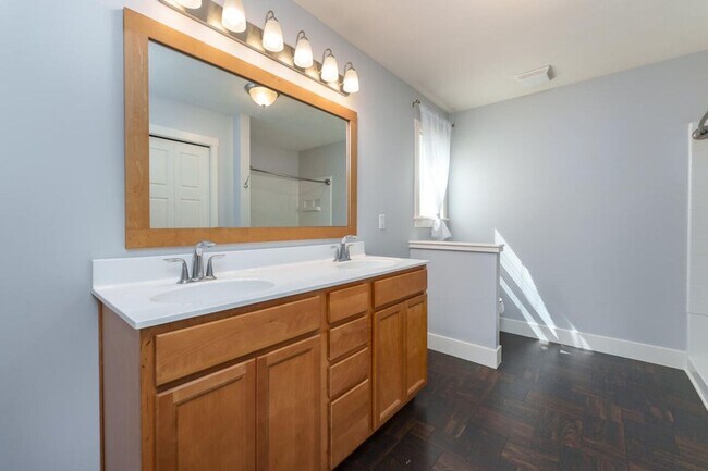 Building Photo - 4 Bedroom Home in Applegate Trails