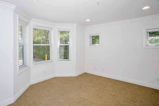 Building Photo - 7716 Ivanhoe Ave