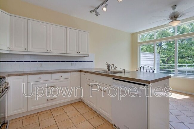 Building Photo - 3706 SW Troy St