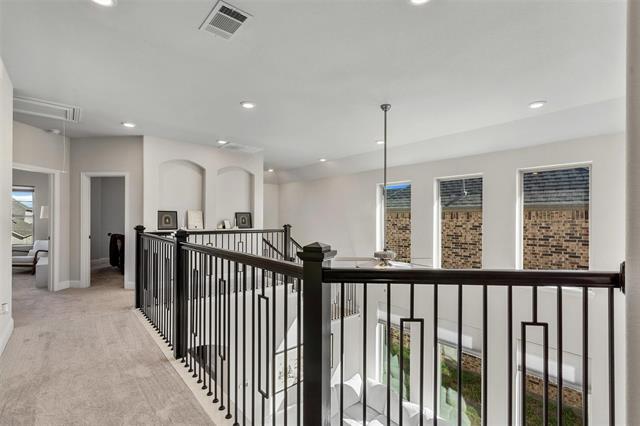 Building Photo - 1220 W Yarrow Ave