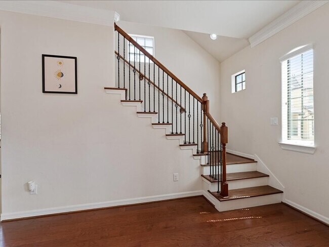 Building Photo - 5502 Lunia Ln